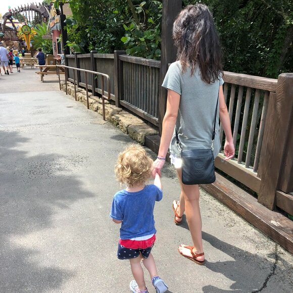 Meet your Posher, Samantha - Picture 1 of 2